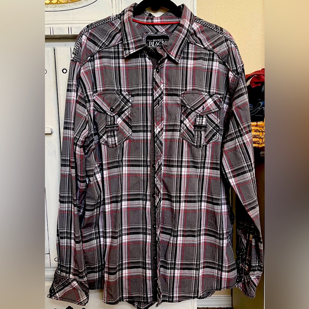 Men’s BKE Athletic fit shirt.